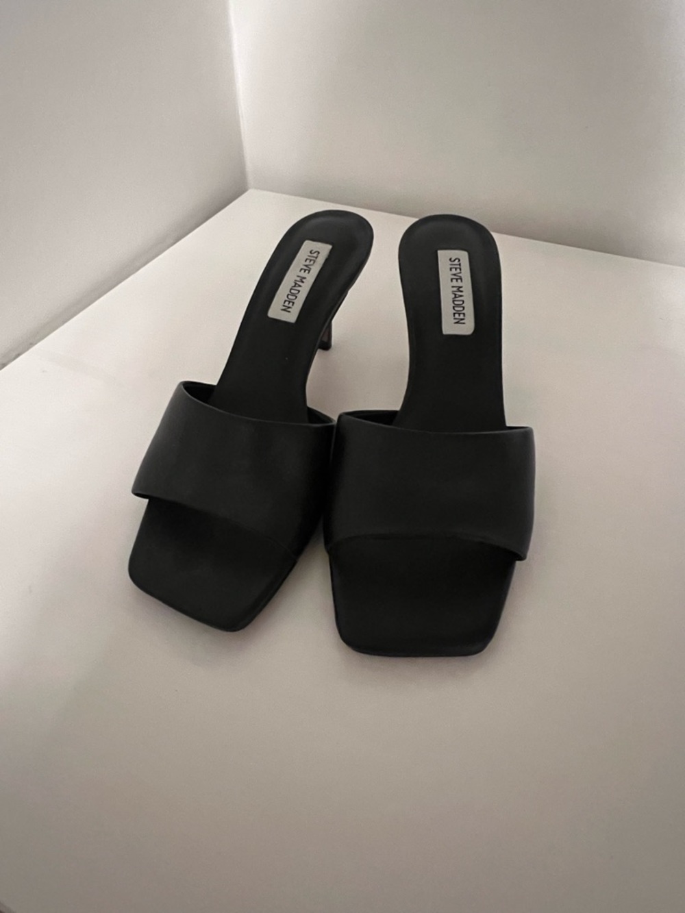 Steve Madden Black Square Band Slide Heels - Picture 2 of 2